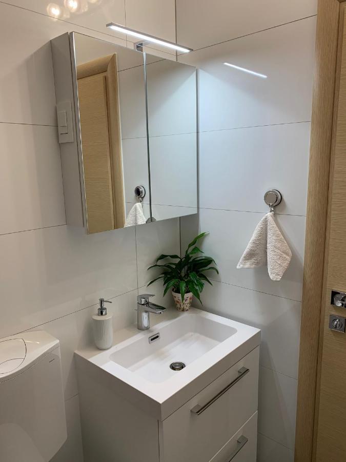 Mm Split Apartment - 5 Min By Car To The Beach & City Center - Free Public Parking Ngoại thất bức ảnh